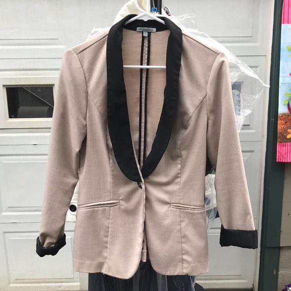 Tan and black blazer.🛍 - Picture 1 of 3